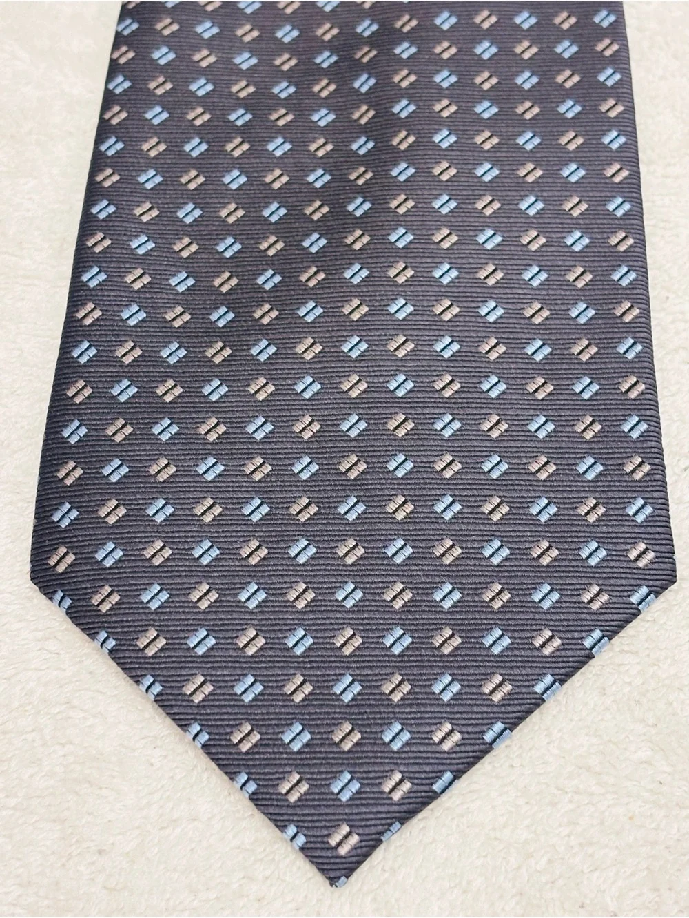 Brand New Stylish Tie By Daniel Gray - Tie Width Is 4 Inches